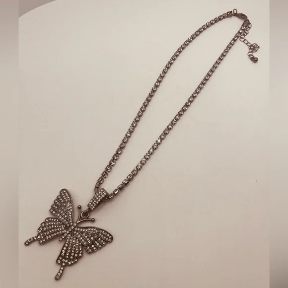 Necklace for women butterfly design - Picture 5 of 5